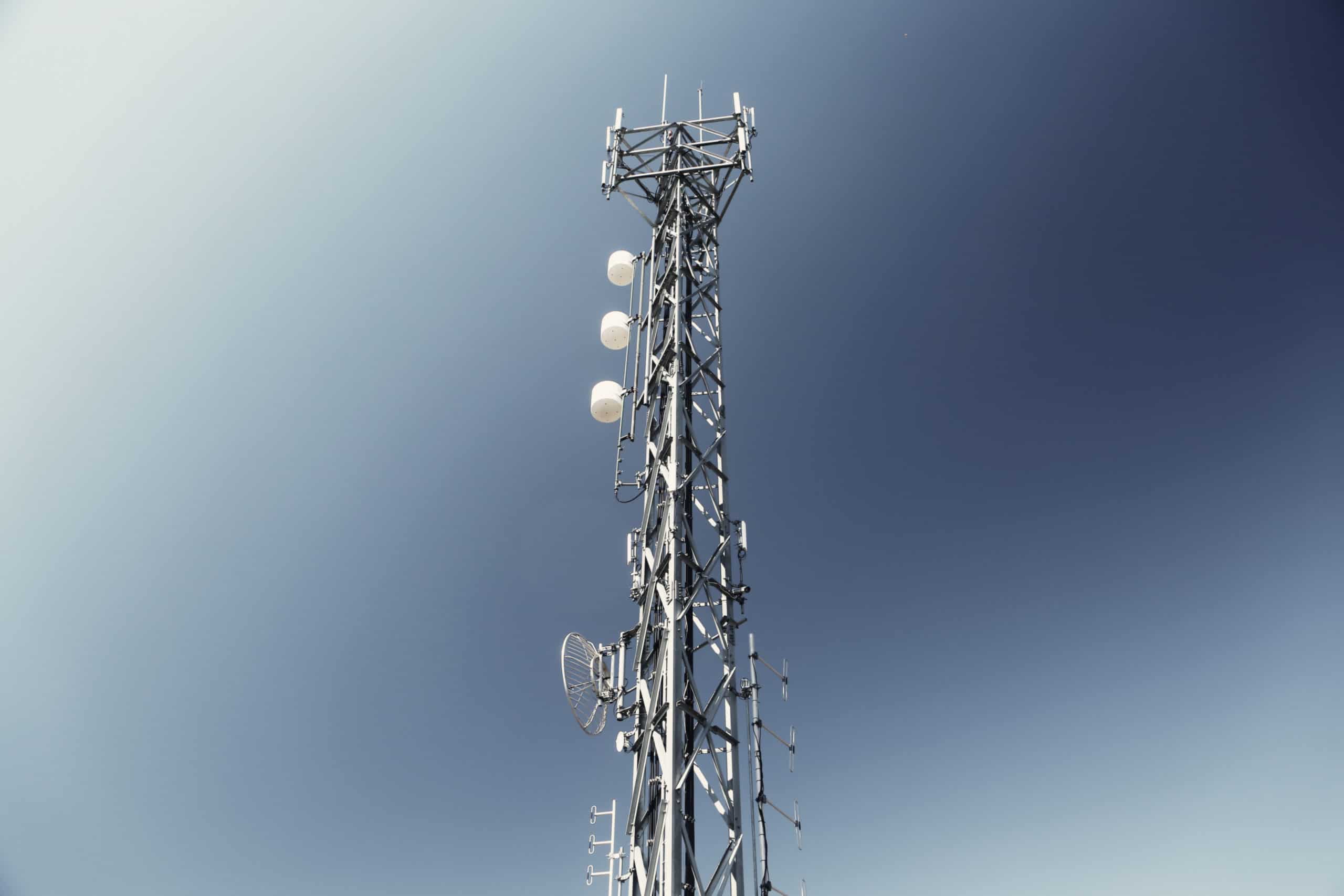 Read more about the article unWired increases Internet capacity in Kingsburg, CA with new tower